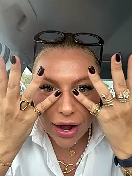 Arabellalee23 online show from October 4, 2025, 1:20 pm