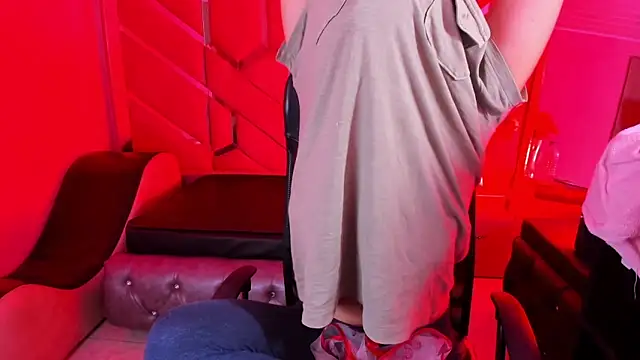 Snapshot of Olivia_Fox69 chatting on February 2, 2026, 5:06 am Olivia Fox69 online show from February 2, 2026, 5:06 am