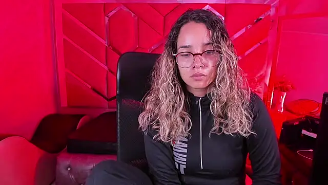 Snapshot of Olivia_Fox69 chatting on February 11, 2026, 3:44 am Olivia Fox69 online show from February 11, 2026, 3:44 am