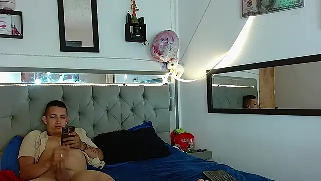 parejacaliente20154 online show from March 5, 2025, 8:43 am