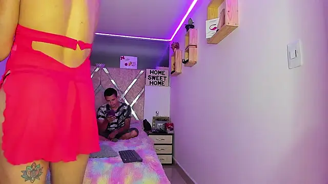 parejacaliente20154 online show from March 26, 2026, 11:05 am