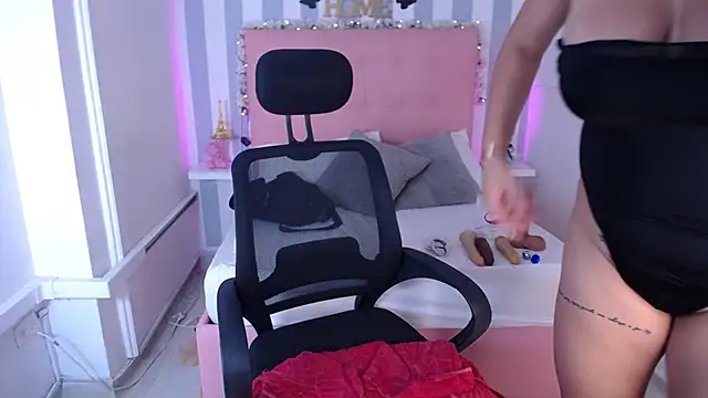 Lunna boobs online show from October 26, 2025, 5:35 am