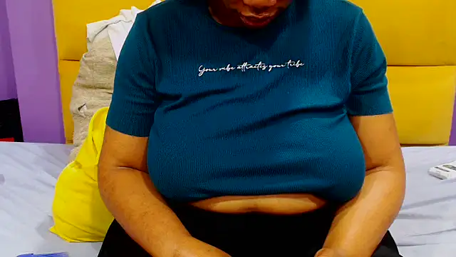 YELLOWBUSTYMELLONS online show from October 2, 2025, 5:14 am