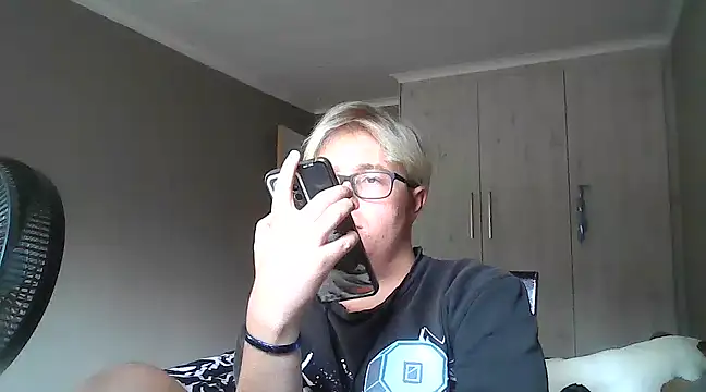 bisexualboy05 online show from February 10, 2025, 12:29 pm