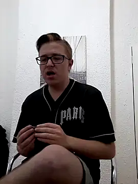 bisexualboy05 online show from November 1, 2025, 3:36 pm