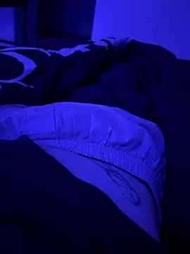 bisexualboy05 online show from November 29, 2025, 9:07 pm