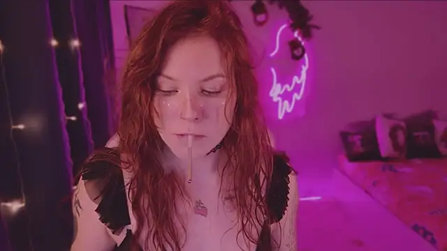 Elsie Ginger online show from December 18, 2024, 9:08 pm