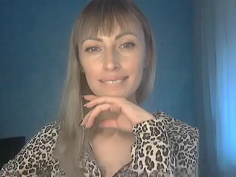 EffectMaya online show from November 20, 2025, 12:27 pm