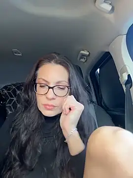 BeautifulMesss online show from November 17, 2025, 4:13 pm