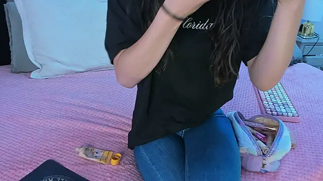 Julieta Cortes   online show from March 15, 2025, 11:51 am