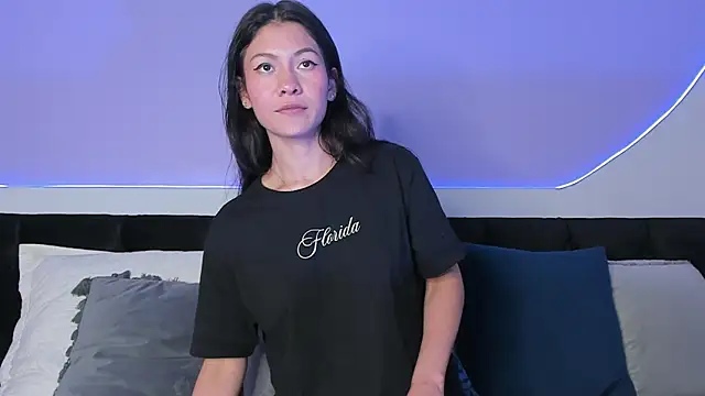 Snapshot of Julieta_Cortes__ chatting on March 22, 2025, 6:36 pm Julieta Cortes online show from March 22, 2025, 6:36 pm