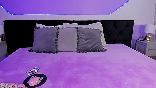 Snapshot of Julieta_Cortes__ chatting on September 20, 2025, 11:55 am Julieta Cortes online show from September 20, 2025, 11:55 am