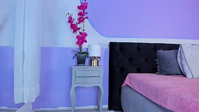 Snapshot of Julieta_Cortes__ chatting on October 6, 2025, 11:51 am Julieta Cortes online show from October 6, 2025, 11:51 am