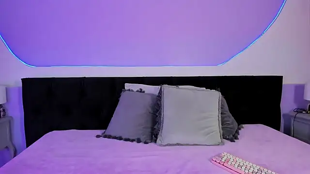 Snapshot of Julieta_Cortes__ chatting on November 14, 2025, 12:26 pm Julieta Cortes online show from November 14, 2025, 12:26 pm