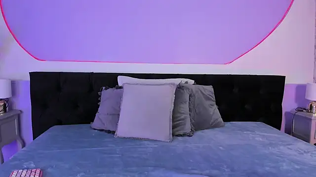 Snapshot of Julieta_Cortes__ chatting on November 20, 2025, 12:16 pm Julieta Cortes online show from November 20, 2025, 12:16 pm