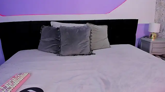 Snapshot of Julieta_Cortes__ chatting on November 22, 2025, 12:15 pm Julieta Cortes online show from November 22, 2025, 12:15 pm