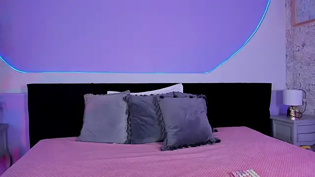 Julieta Cortes   online show from December 5, 2025, 12:14 pm