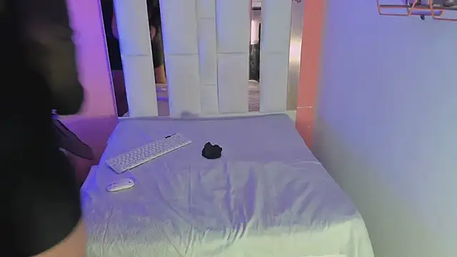 Snapshot of Alanna_hot3 chatting on December 19, 2025, 7:43 pm Alanna hot3 online show from December 19, 2025, 7:43 pm