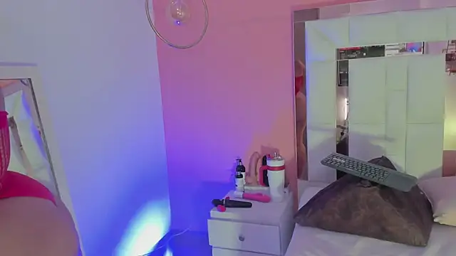 Snapshot of Alanna_hot3 chatting on February 14, 2026, 7:43 pm Alanna hot3 online show from February 14, 2026, 7:43 pm