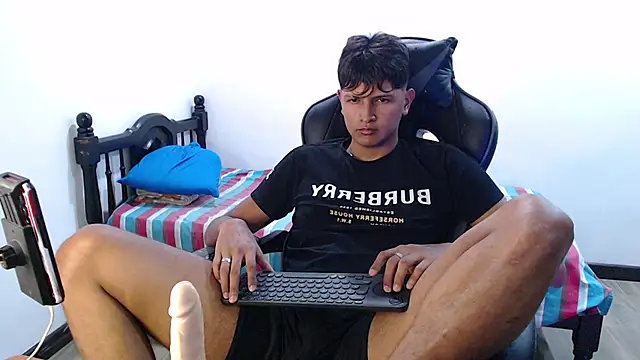 alex 245711 online show from November 20, 2025, 7:35 pm