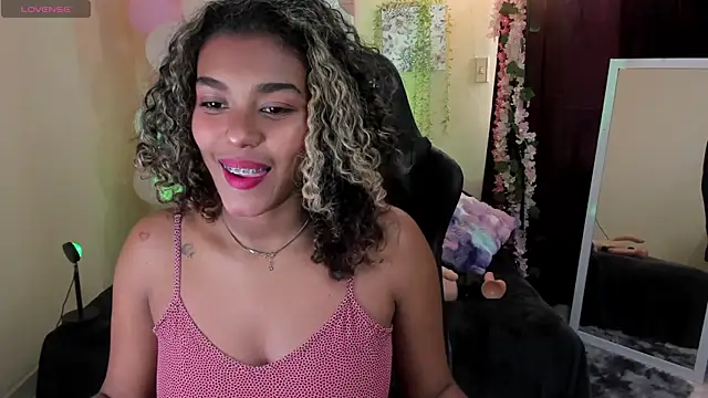 Snapshot of aleja_montiel__ chatting on January 20, 2025, 12:49 pm aleja montiel online show from January 20, 2025, 12:49 pm