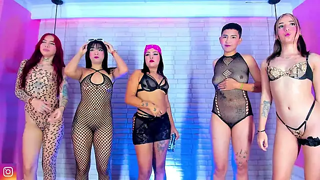 Snapshot of GIRLS_DIRTY_XTREME chatting on February 4, 2025, 5:21 am GIRLS DIRTY XTREME online show from February 4, 2025, 5:21 am