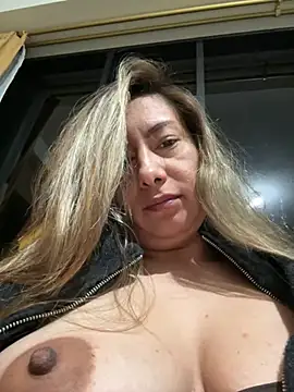 Snapshot of xLadyScarlettx chatting on February 4, 2025, 1:34 am xLadyScarlettx online show from February 4, 2025, 1:34 am