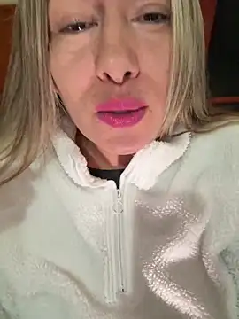 Snapshot of xLadyScarlettx chatting on February 22, 2025, 2:06 am xLadyScarlettx online show from February 22, 2025, 2:06 am