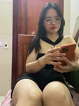 Snapshot of LiLi-Kirix99 chatting on June 1, 2026, 8:32 pm LiLi-Kirix99 online show from June 1, 2026, 8:32 pm