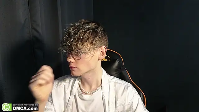 Keytaro online show from February 4, 2026, 1:55 am