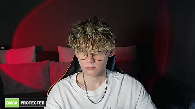 Keytaro online show from April 15, 2026, 12:01 pm