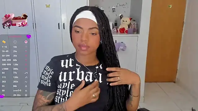 Snapshot of Marce_22 chatting on February 18, 2026, 4:19 am Marce 22 online show from February 18, 2026, 4:19 am