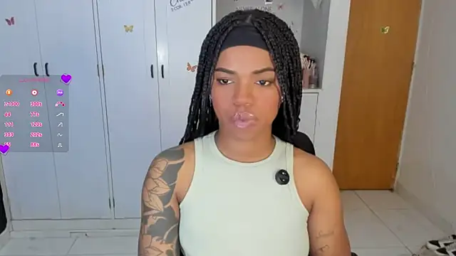 Snapshot of Marce_22 chatting on February 22, 2026, 8:35 am Marce 22 online show from February 22, 2026, 8:35 am