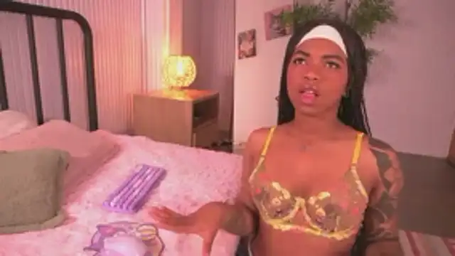 Snapshot of Marce_22 chatting on February 26, 2026, 11:09 am Marce 22 online show from February 26, 2026, 11:09 am