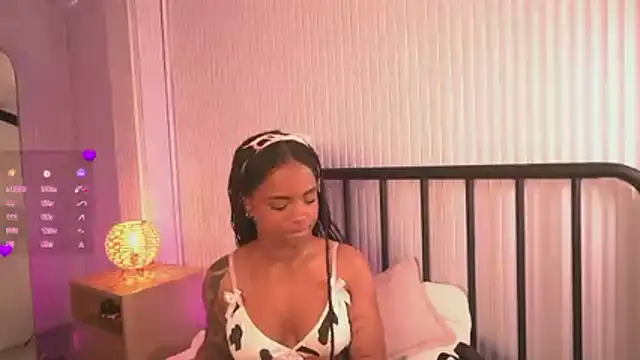 Snapshot of Marce_22 chatting on February 28, 2026, 4:19 pm Marce 22 online show from February 28, 2026, 4:19 pm