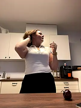 Snapshot of Fancy-Francy chatting on November 25, 2025, 1:33 pm Fancy-Francy online show from November 25, 2025, 1:33 pm