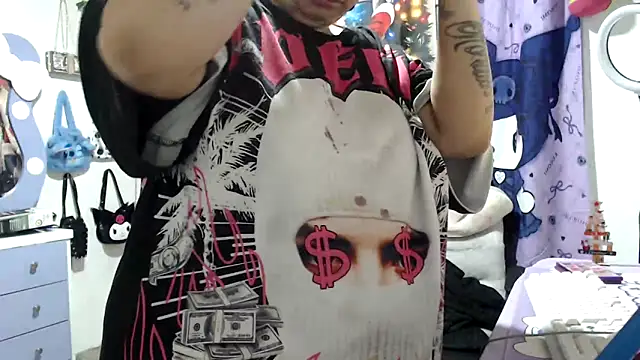 lussyevans24 online show from December 17, 2025, 4:51 am