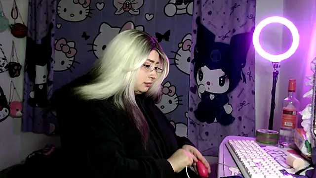 lussyevans24 online show from April 10, 2026, 2:50 am