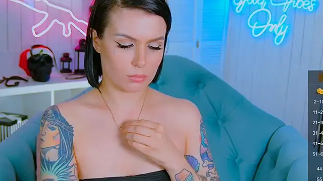 Snapshot of My_toys_pink chatting on January 19, 2025, 11:10 pm My toys pink online show from January 19, 2025, 11:10 pm