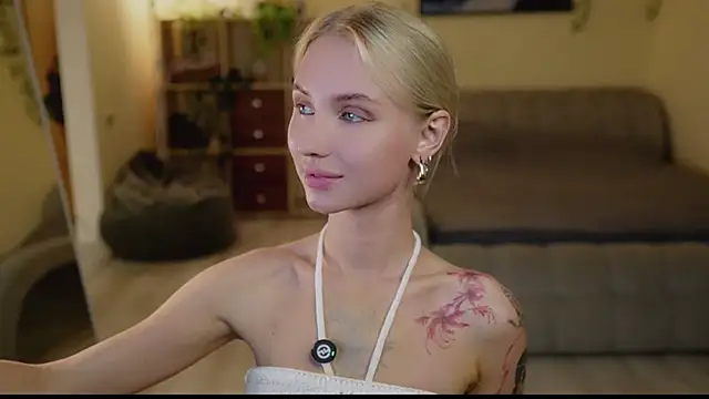 blondy room online show from September 13, 2025, 5:02 pm