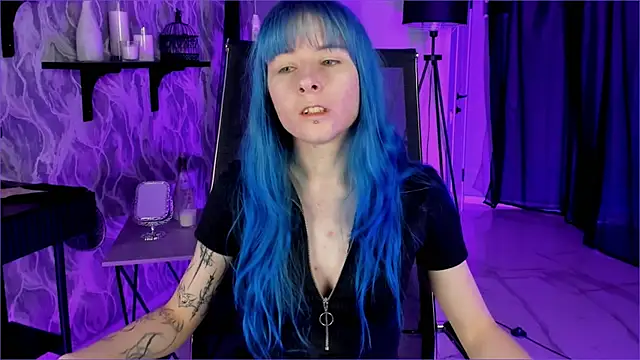 LexiWenford online show from September 18, 2025, 2:57 am