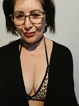 Viola8p online show from November 14, 2025, 3:00 pm