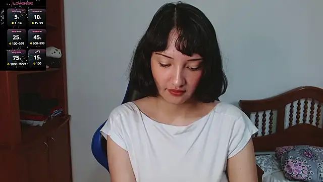 alexaa08 online show from October 10, 2025, 1:21 pm