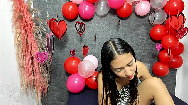 Snapshot of monse_02 chatting on February 15, 2025, 2:00 pm monse 02 online show from February 15, 2025, 2:00 pm