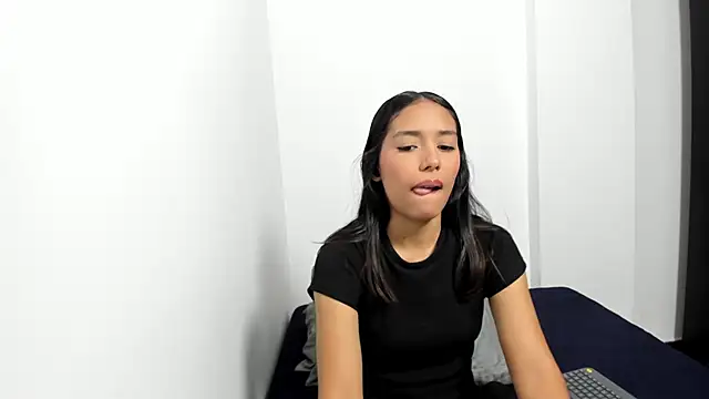 Snapshot of monse_02 chatting on October 2, 2025, 1:51 pm monse 02 online show from October 2, 2025, 1:51 pm