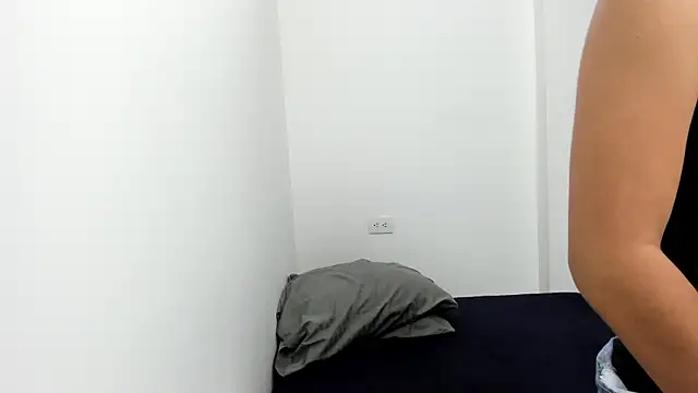 Snapshot of monse_02 chatting on October 23, 2025, 1:54 pm monse 02 online show from October 23, 2025, 1:54 pm