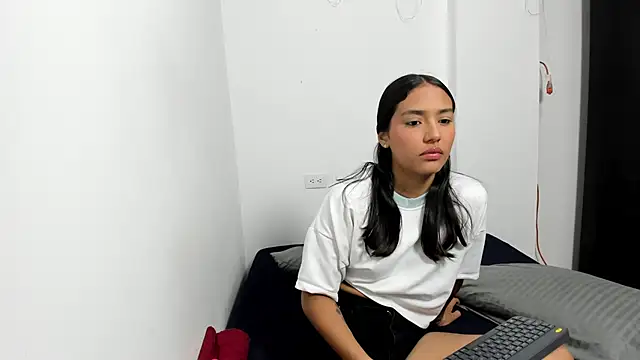 monse 02 online show from May 30, 2026, 3:42 pm