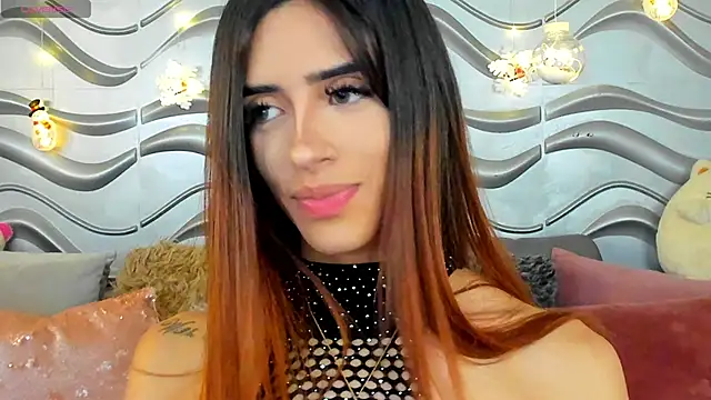 StormiRusso online show from December 3, 2024, 11:24 pm