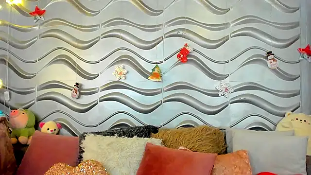 StormiRusso online show from December 22, 2024, 1:23 am