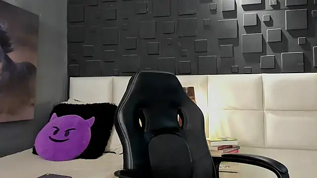 DannSaenz online show from February 12, 2025, 9:22 pm